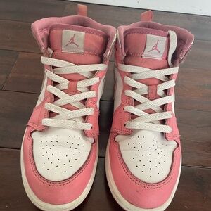 Jordan 1 Mid
Valentine's Day (2023) (PS 3y)
